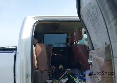 2018 Chevrolet Silverado 2500Hd High Country z USA, uszkodzony, nr VIN 1GC1KXEY6JF199771